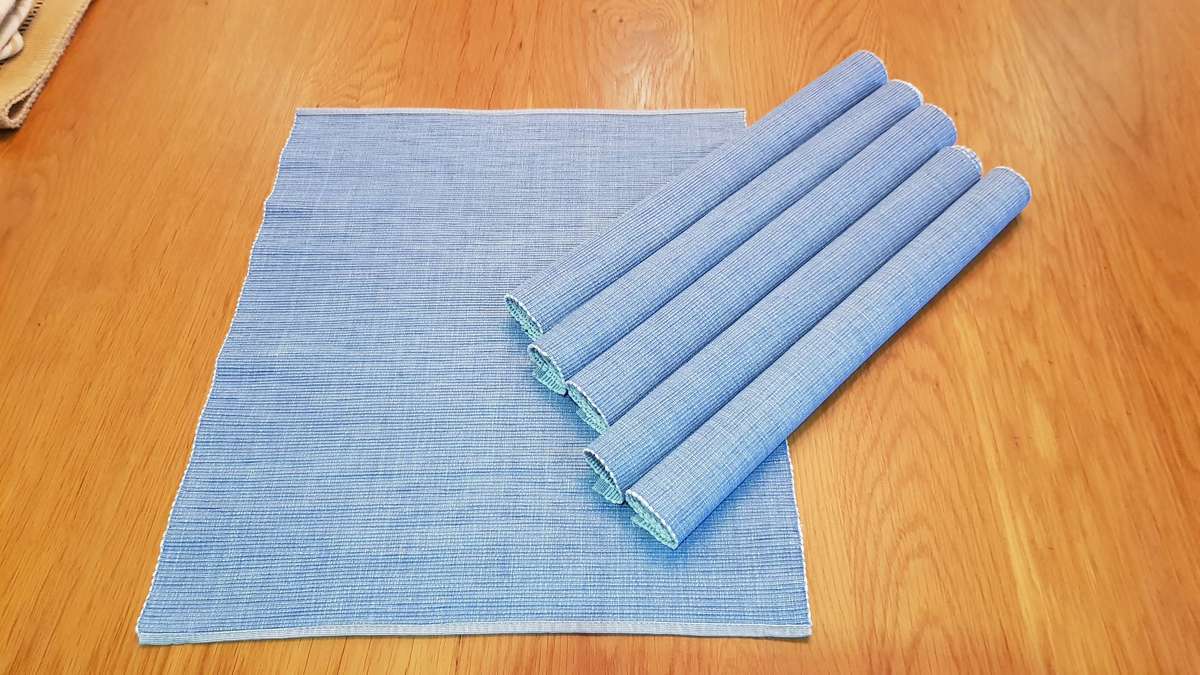 Place mats: Set of 6x place mats in blue.