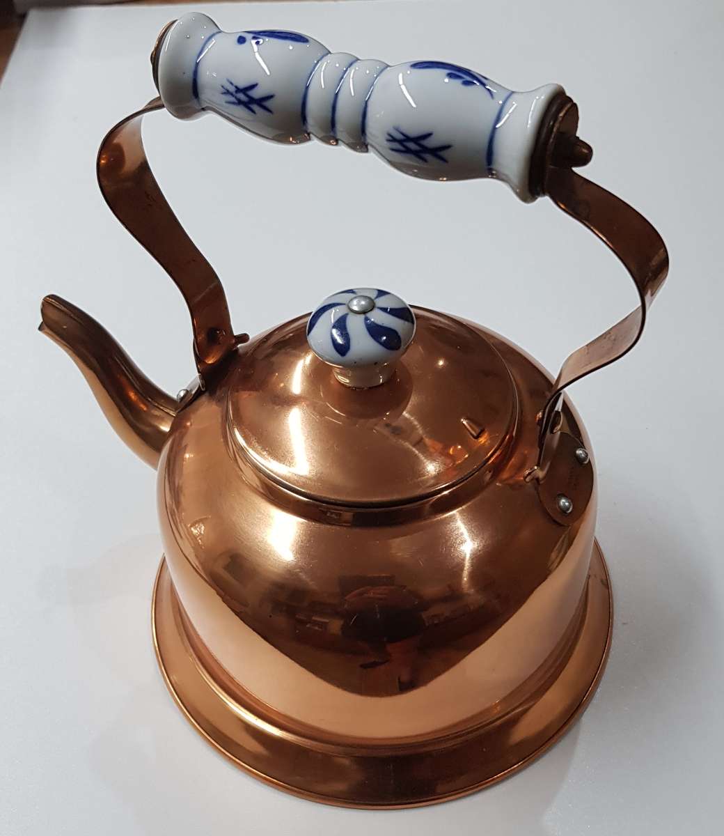 Vintage Metal Copper plated Kettle with handle, spout and lid. Collectable