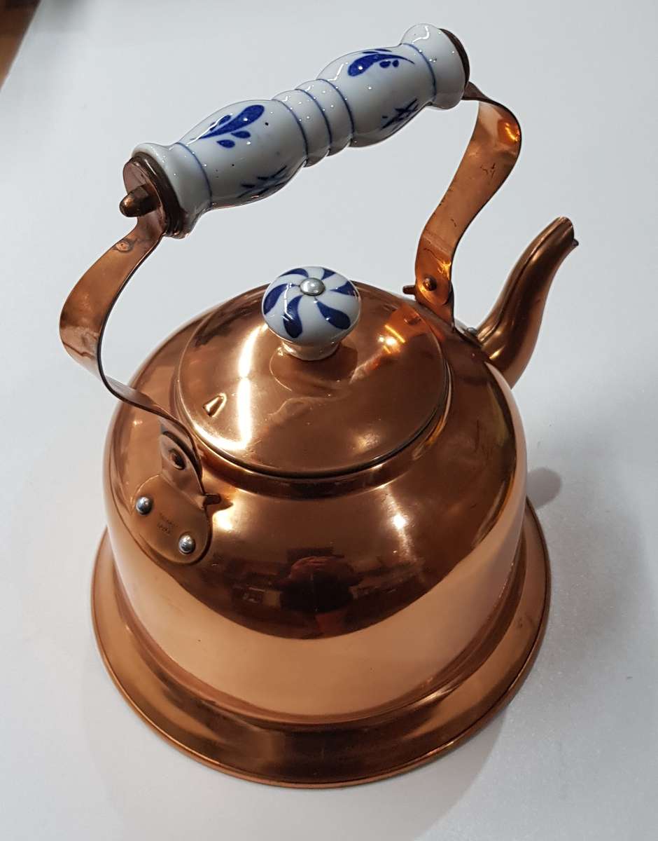 Vintage Metal Copper plated Kettle with handle, spout and lid. Collectable