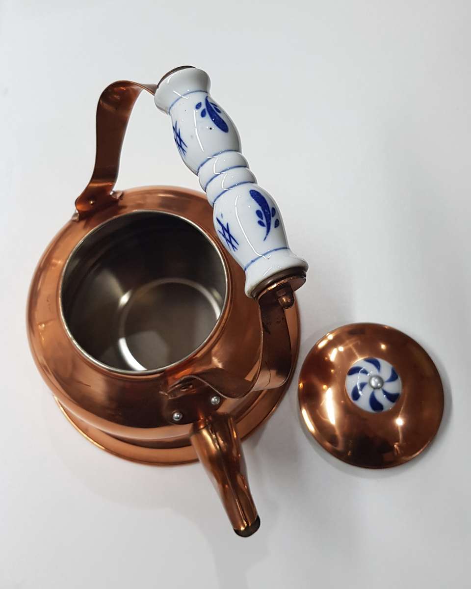 Vintage Metal Copper plated Kettle with handle, spout and lid. Collectable