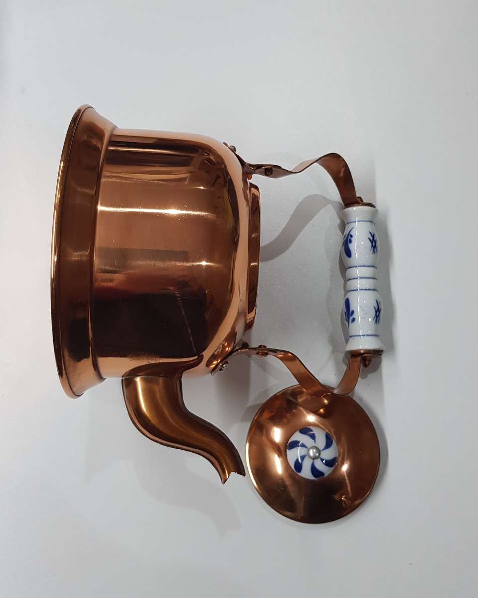 Vintage Metal Copper plated Kettle with handle, spout and lid. Collectable