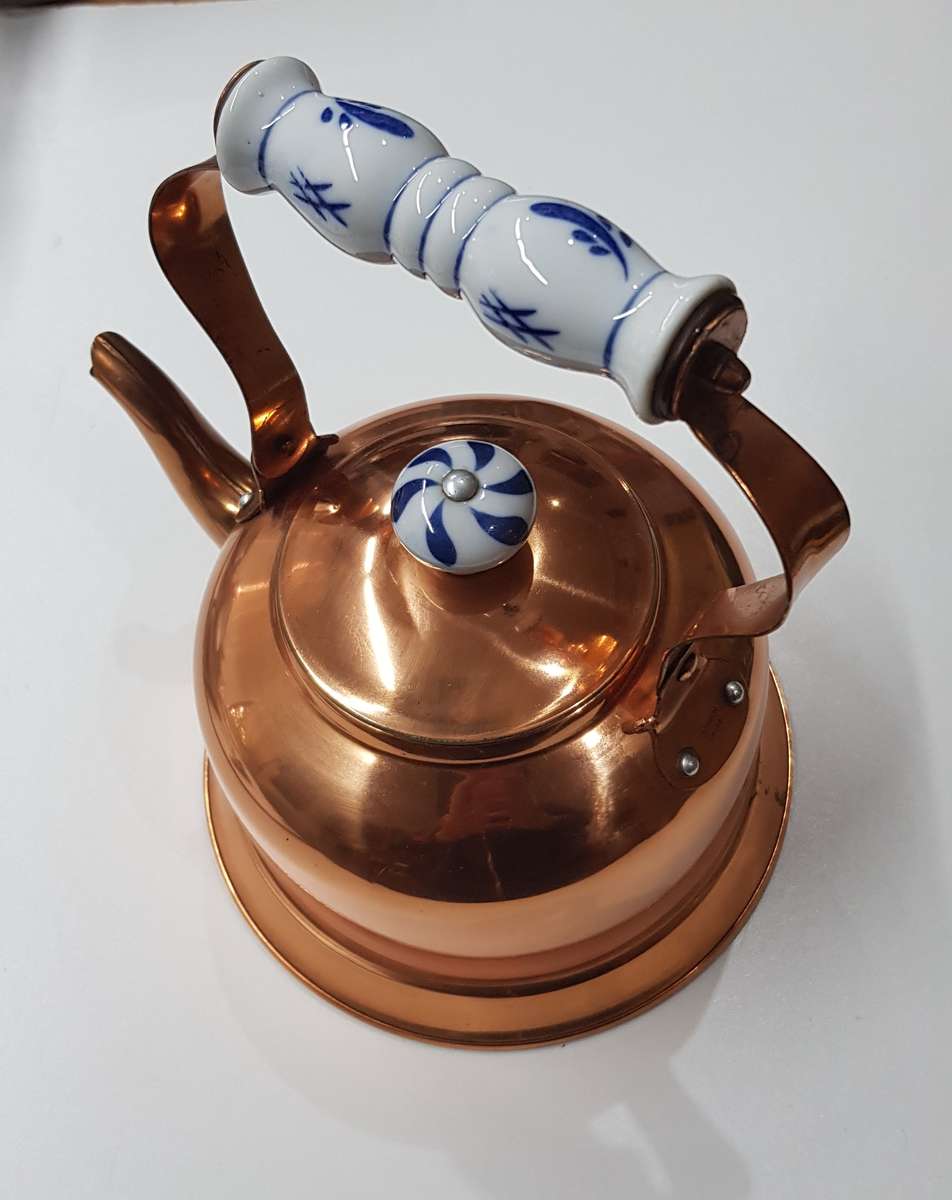 Vintage Metal Copper plated Kettle with handle, spout and lid. Collectable