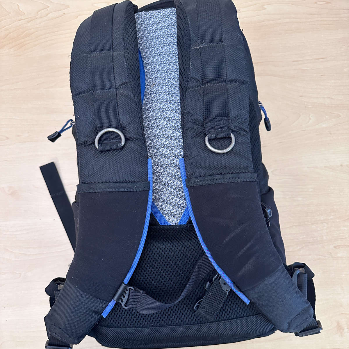 No Reserve Auction: Pre Owned Think Tank Photo StreetWalker V1 Backpack Black