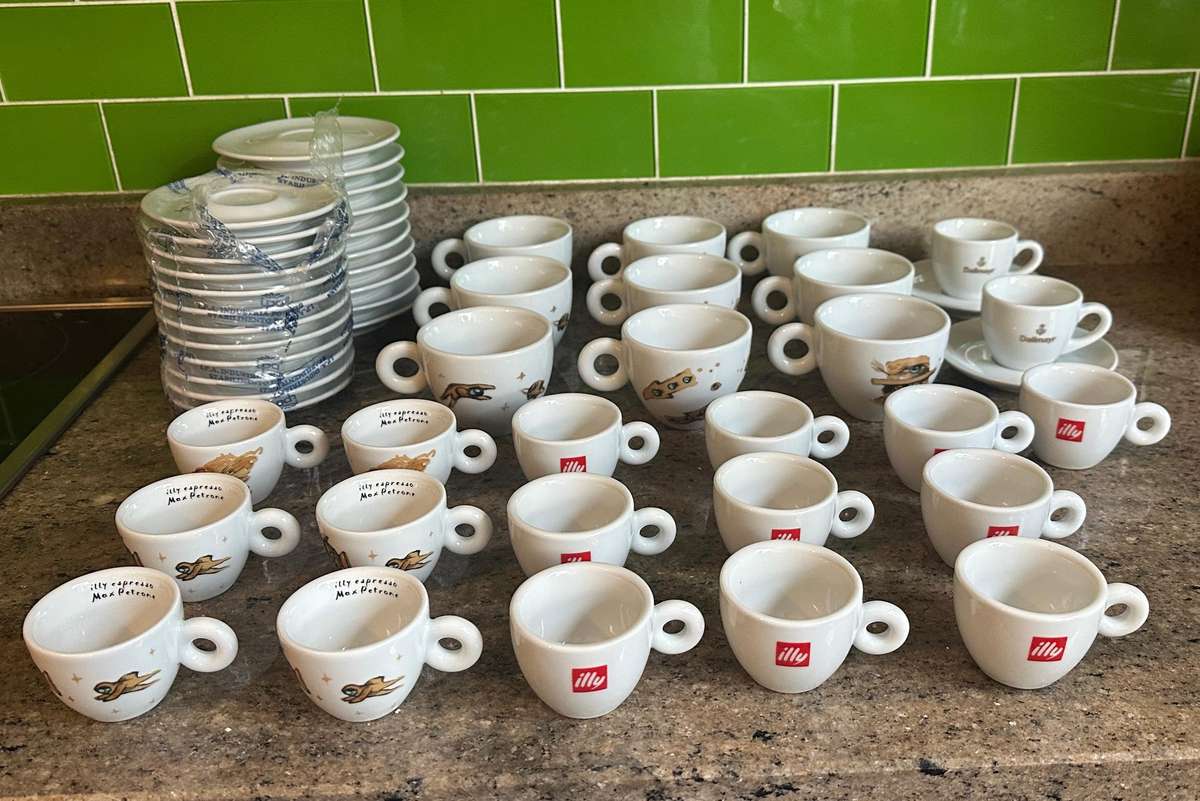 Huge illy Coffee Cup Collection  Max Petrone Art + Classic illy + BONUS Dallmayr (57-Piece Lot)
