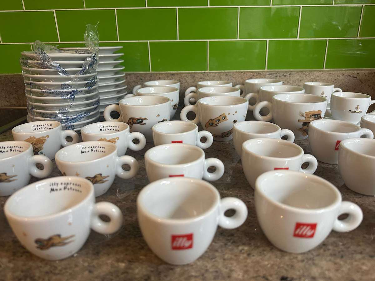 Huge illy Coffee Cup Collection  Max Petrone Art + Classic illy + BONUS Dallmayr (57-Piece Lot)