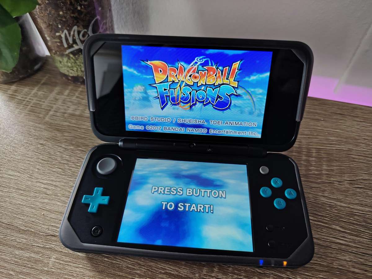 Nintendo 3DS - 2DS  Version *New Edition* (Immaculate Condition) JAILBROKEN