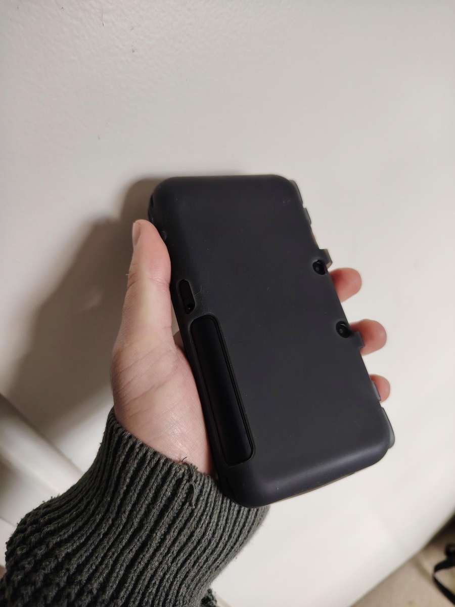 Nintendo 3DS - 2DS  Version *New Edition* (Immaculate Condition) JAILBROKEN