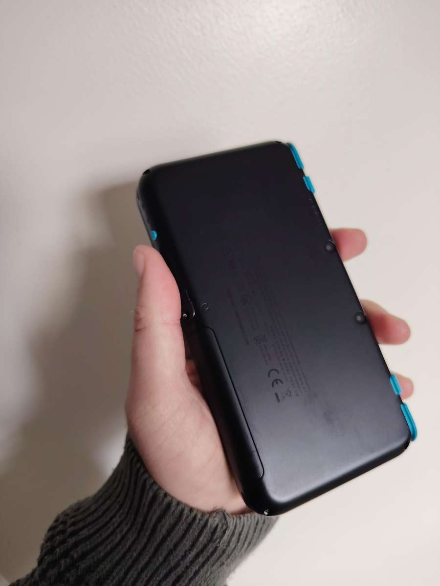 Nintendo 3DS - 2DS  Version *New Edition* (Immaculate Condition) JAILBROKEN