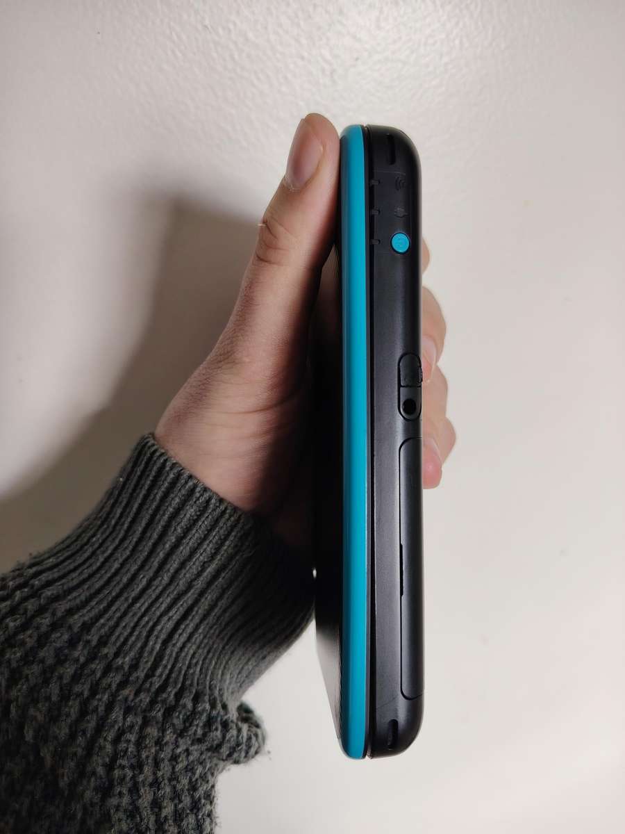 Nintendo 3DS - 2DS  Version *New Edition* (Immaculate Condition) JAILBROKEN