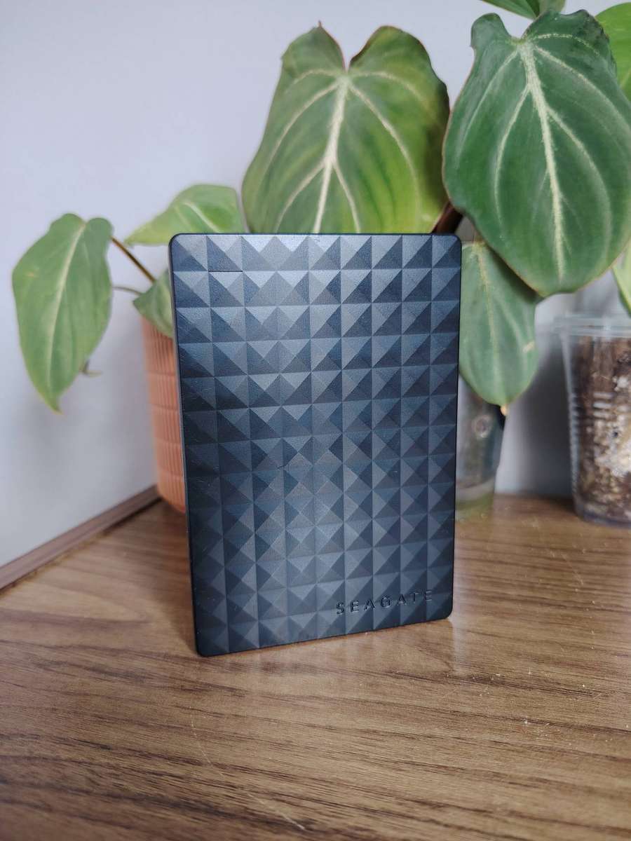 1TB Seagate Barracuda external hardrive + Pouch