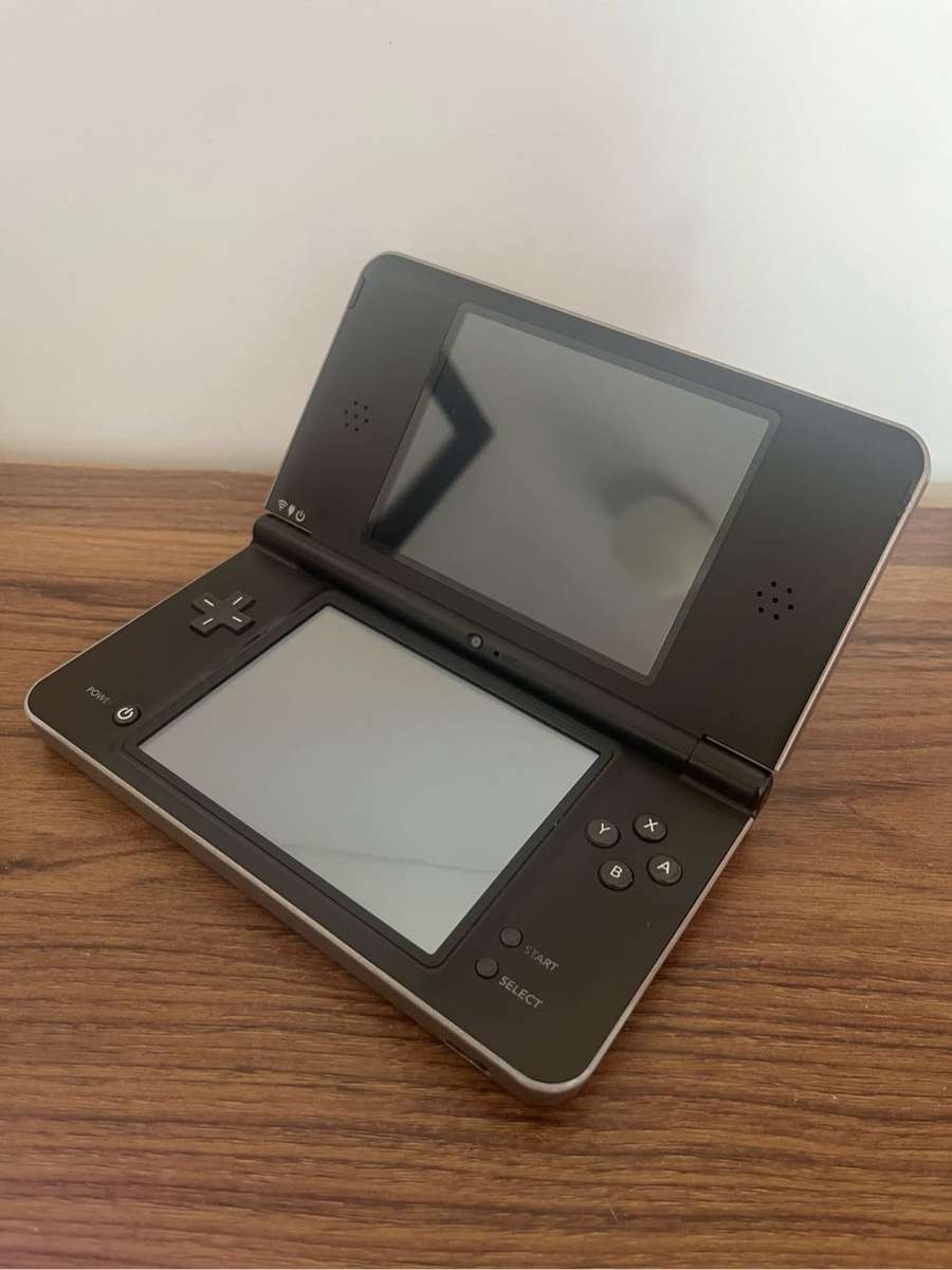 Nintendo Dsi XL - modded 200+ games