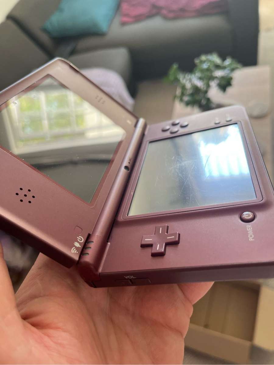 Nintendo DSi XL - modded 200+ games