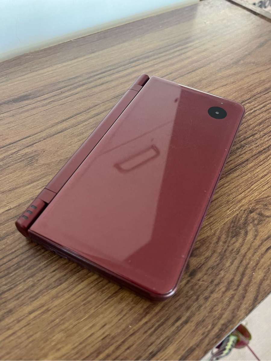 Nintendo DSi XL - modded 200+ games