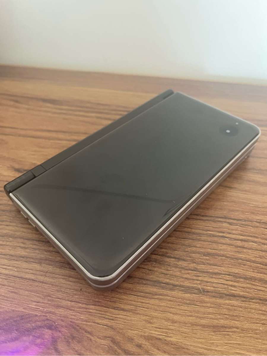 Nintendo Dsi XL - modded 200+ games