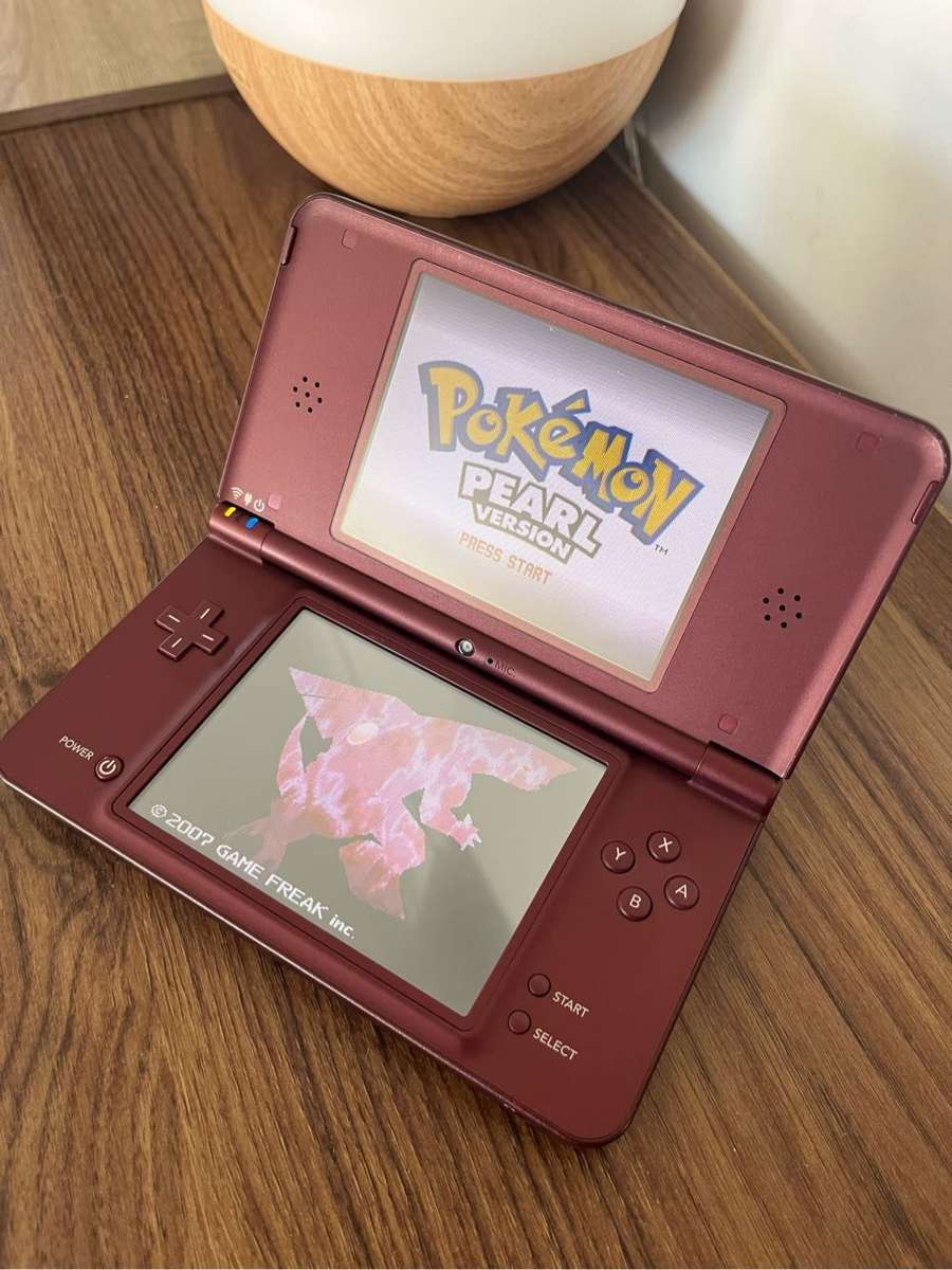 Nintendo DSi XL - modded 200+ games