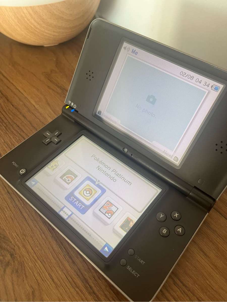 Nintendo Dsi XL - modded 200+ games