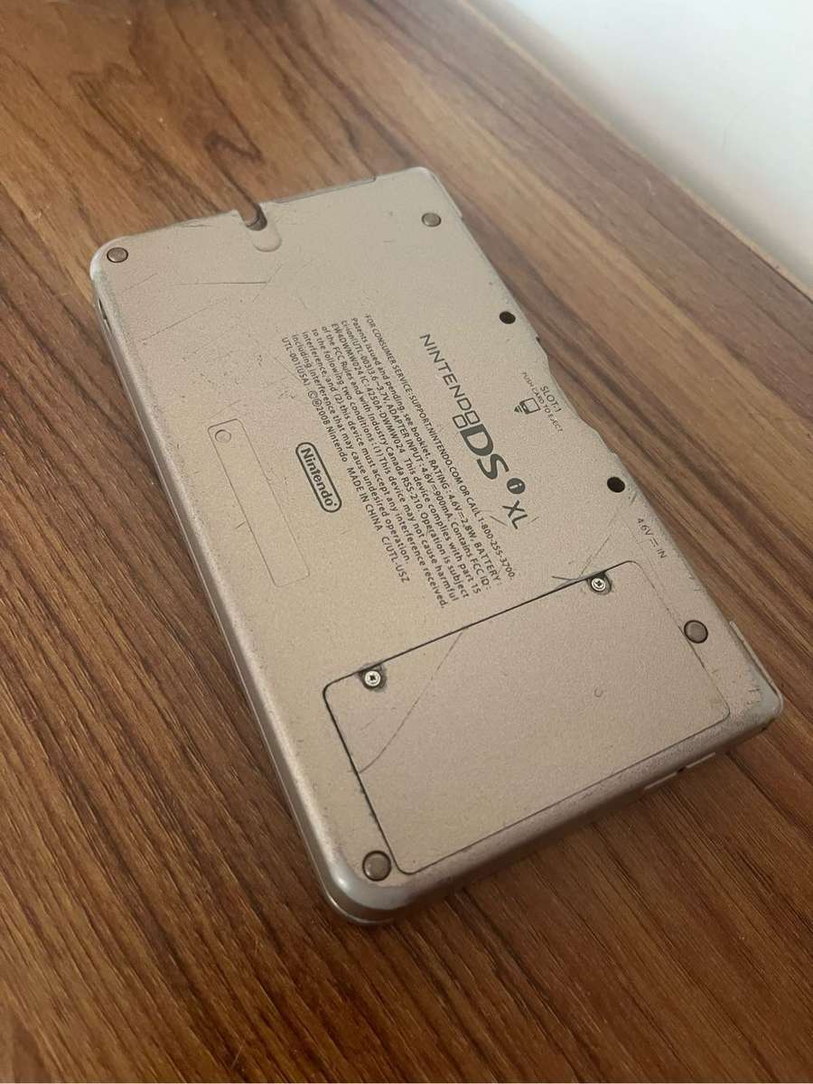 Nintendo Dsi XL - modded 200+ games