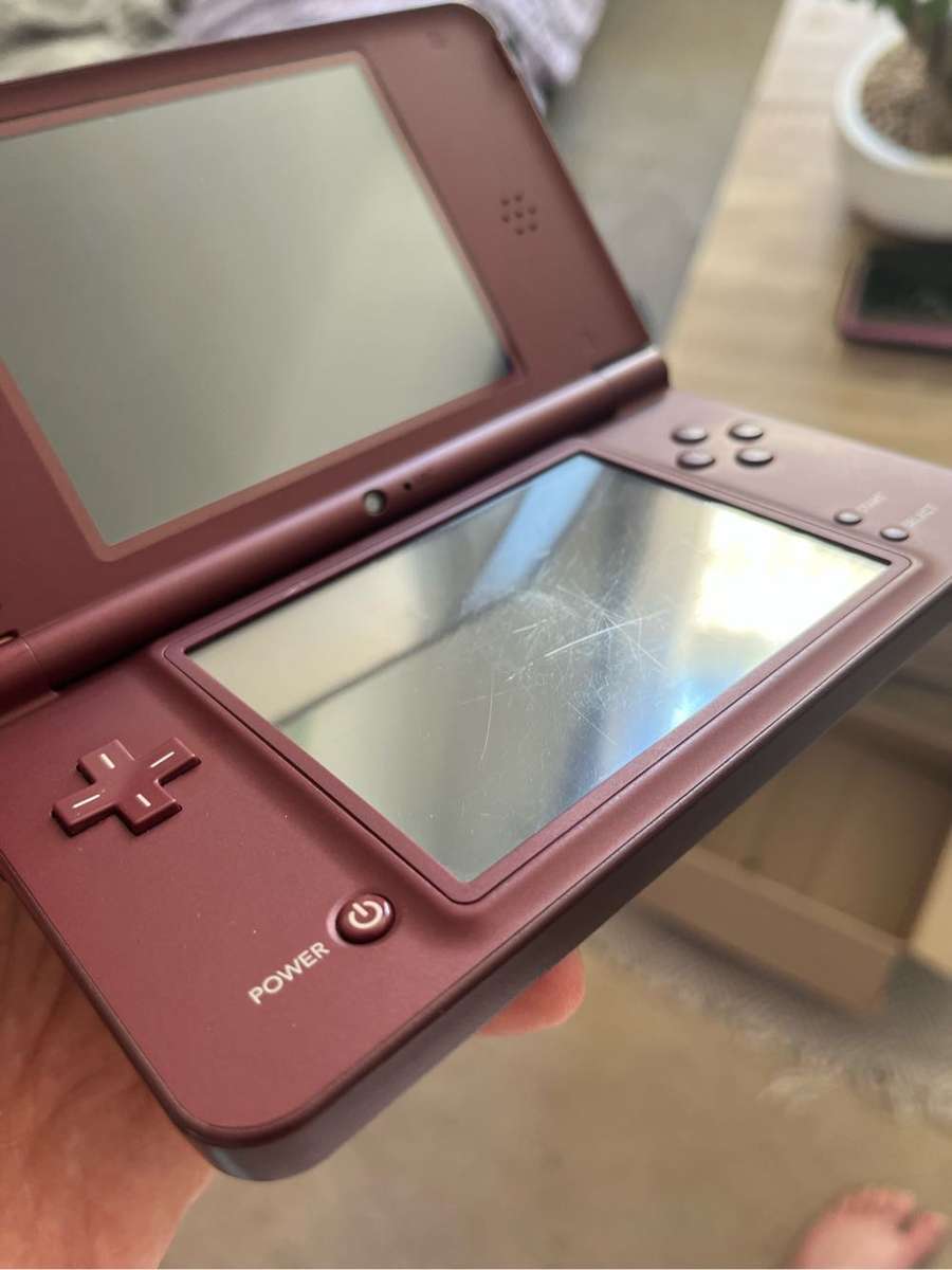 Nintendo DSi XL - modded 200+ games