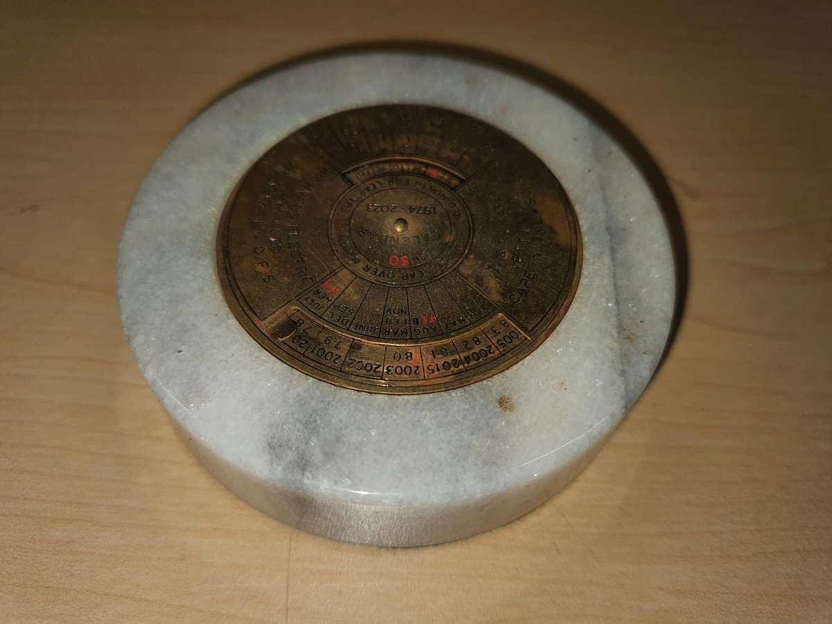 Antique Desktop Marble with brass inlay calendar 80mm diameter