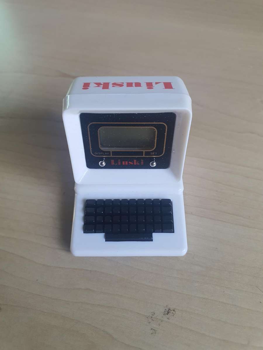 Antique computer clock needs battery