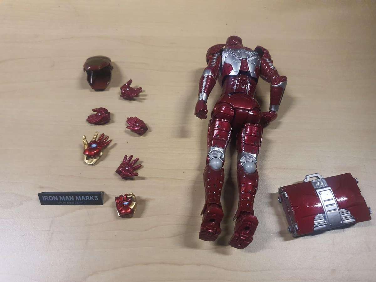 Iron Man figurine 6 inch with accessories