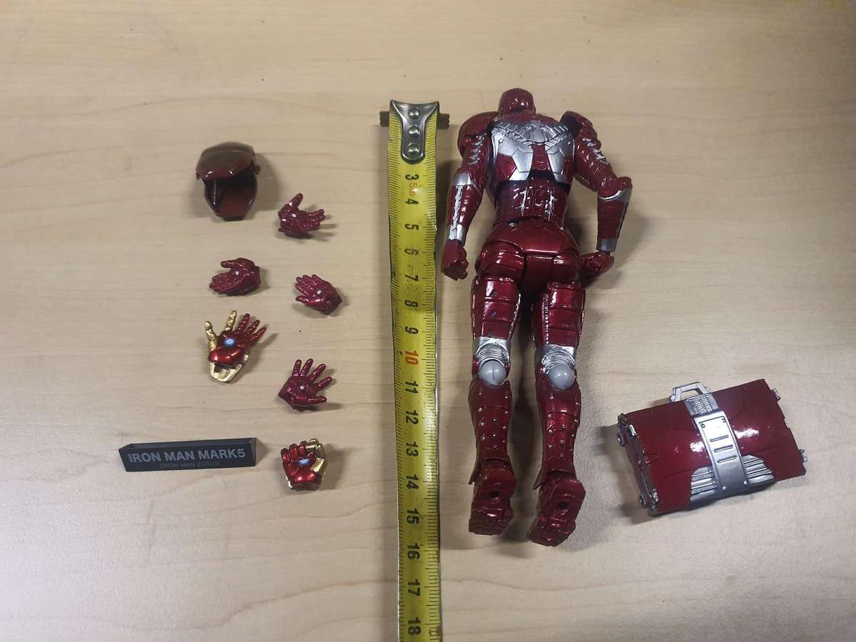 Iron Man figurine 6 inch with accessories