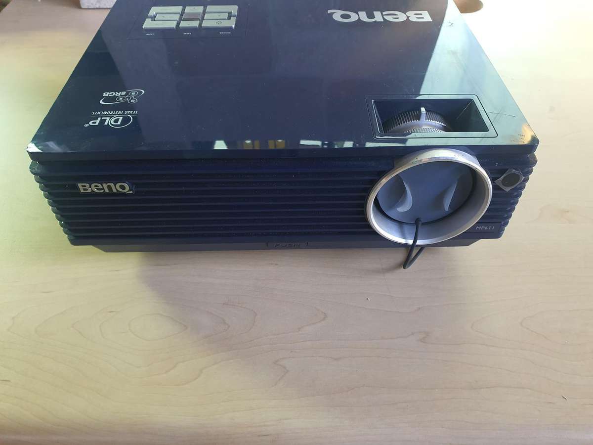 Benq MP611 projector Fully functional