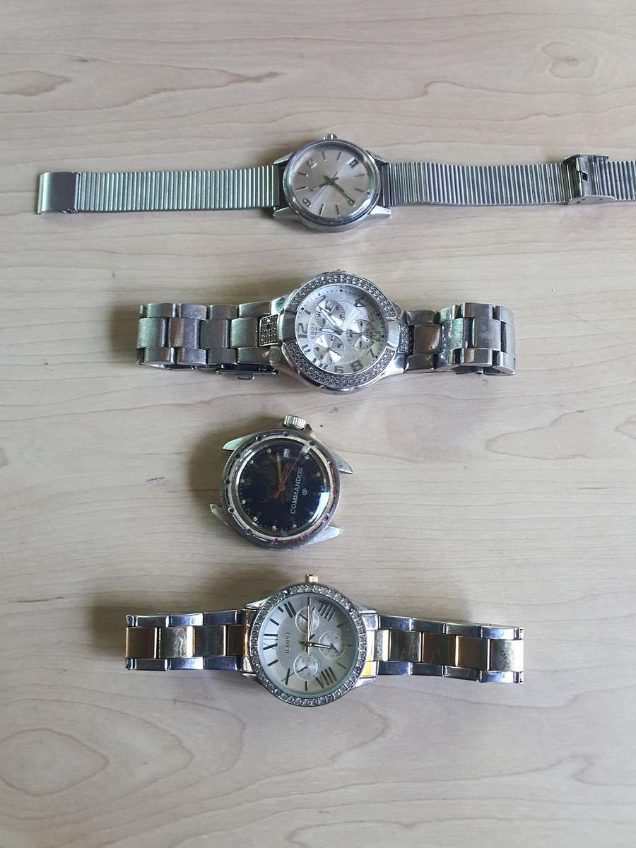 Lot off 4 watches, for repairs, or parts.