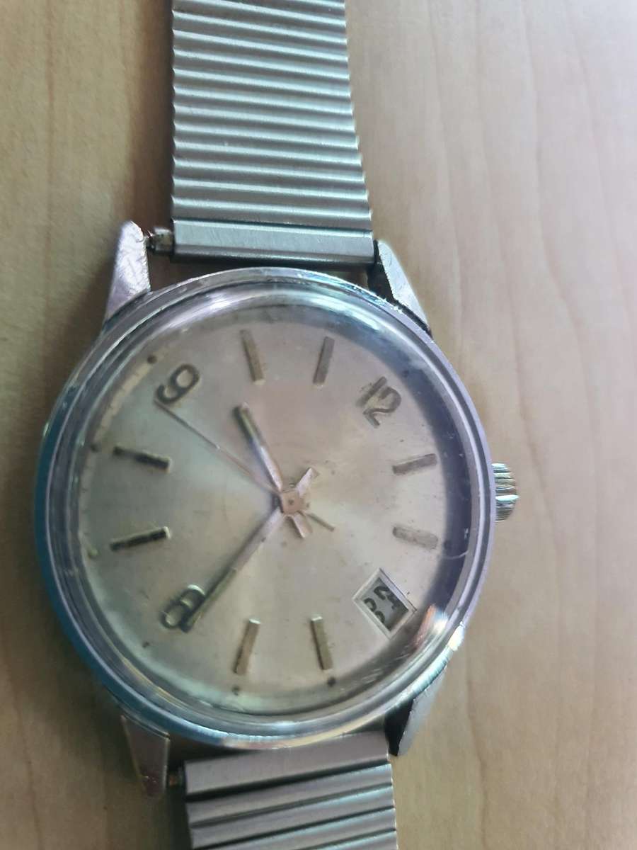 Lot off 4 watches, for repairs, or parts.