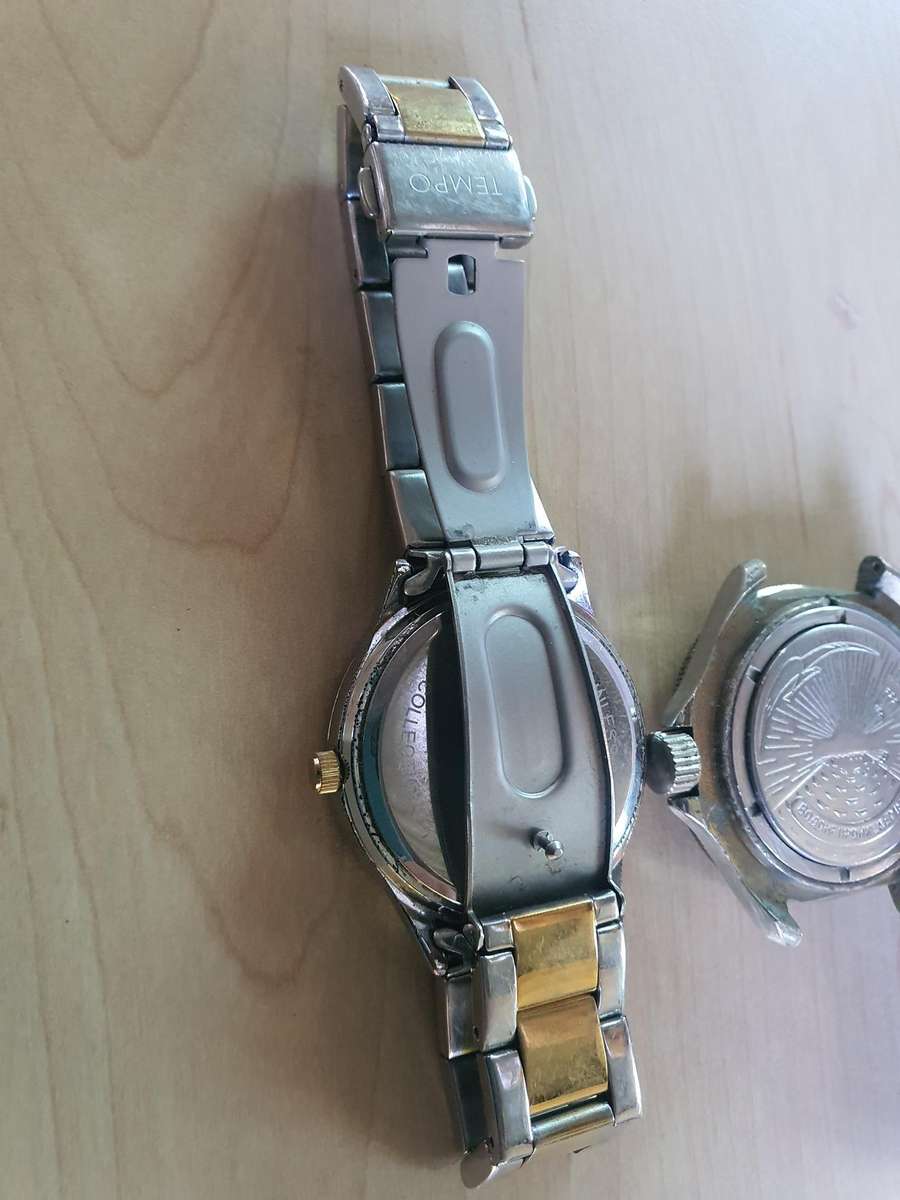 Lot off 4 watches, for repairs, or parts.