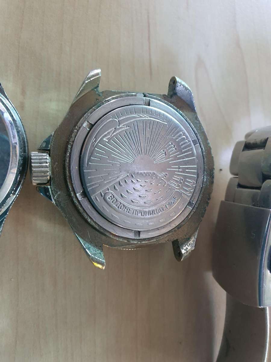 Lot off 4 watches, for repairs, or parts.