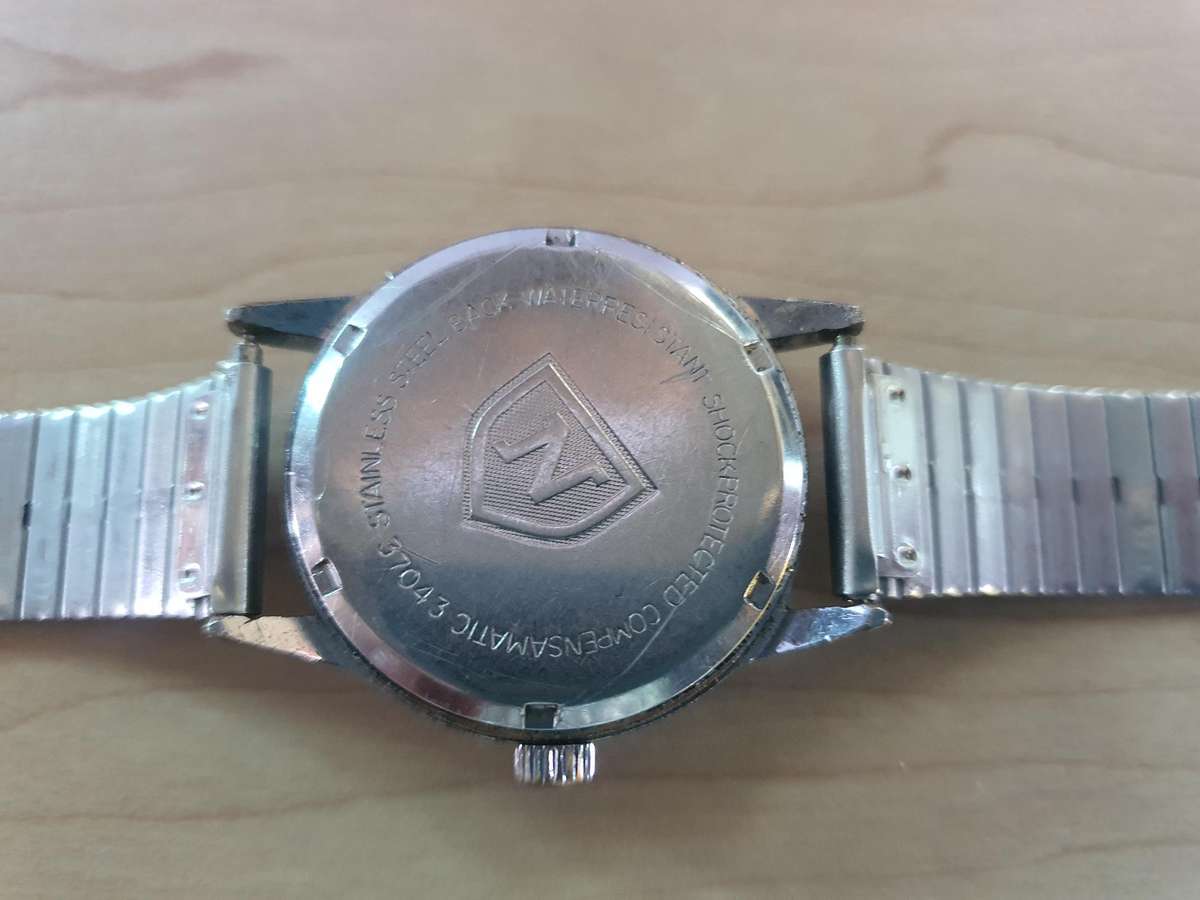 Lot off 4 watches, for repairs, or parts.