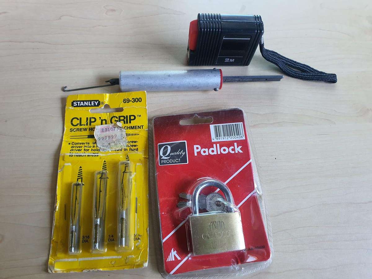 Padlock 40mm and tool lot