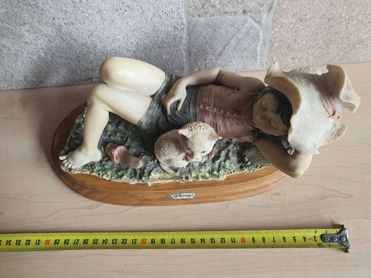 Giuseppe Armani Girl Relaxing Sleeping with Cat Figurine 10 x 6