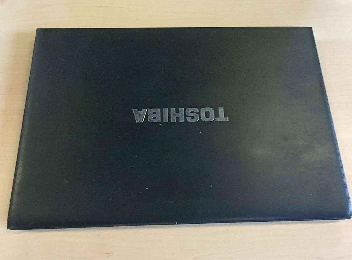 Toshiba TECRA R850-F42N Laptop for Spares NOT Working.