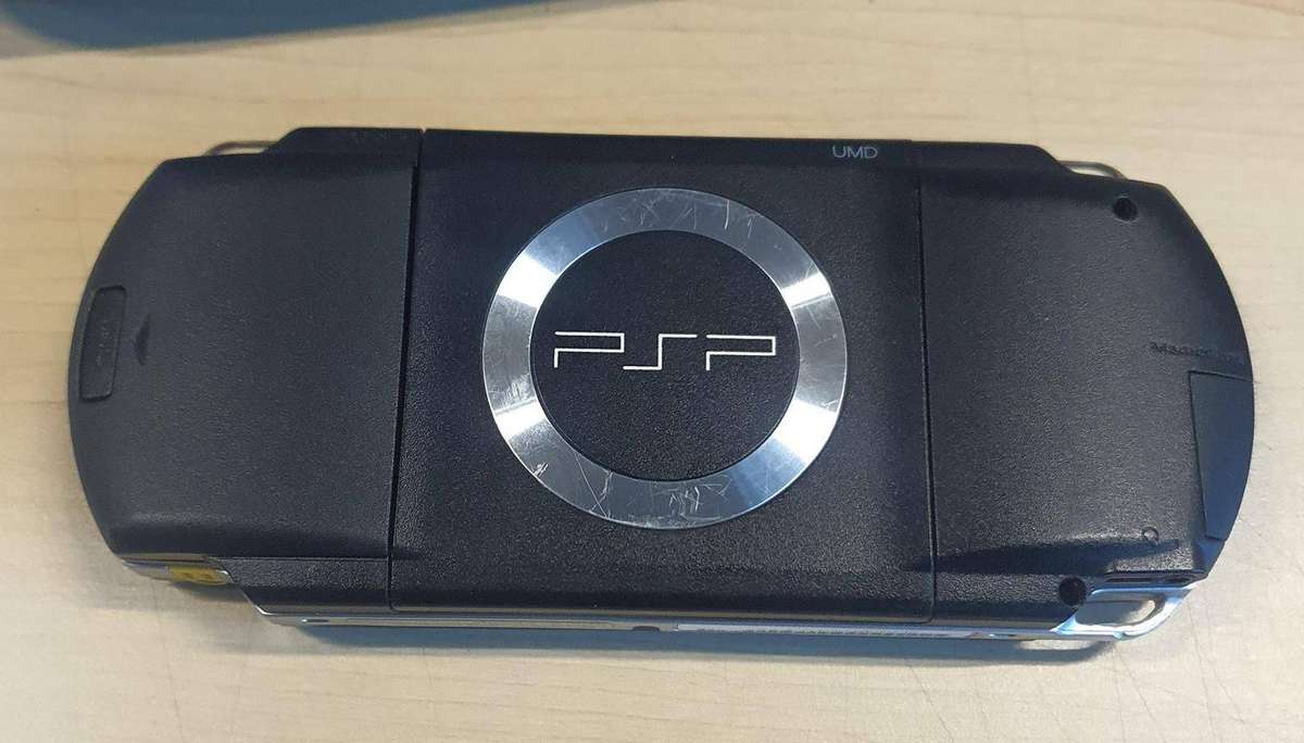 PSP 1004 with pouch, Working with new battery