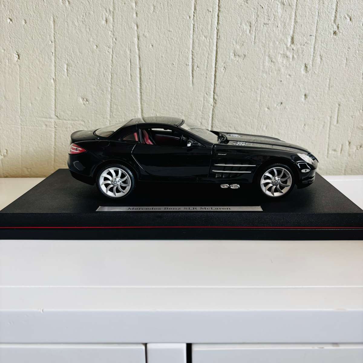 Mercedes-Benz  Scale 1:18 SLR McLaren Model Car