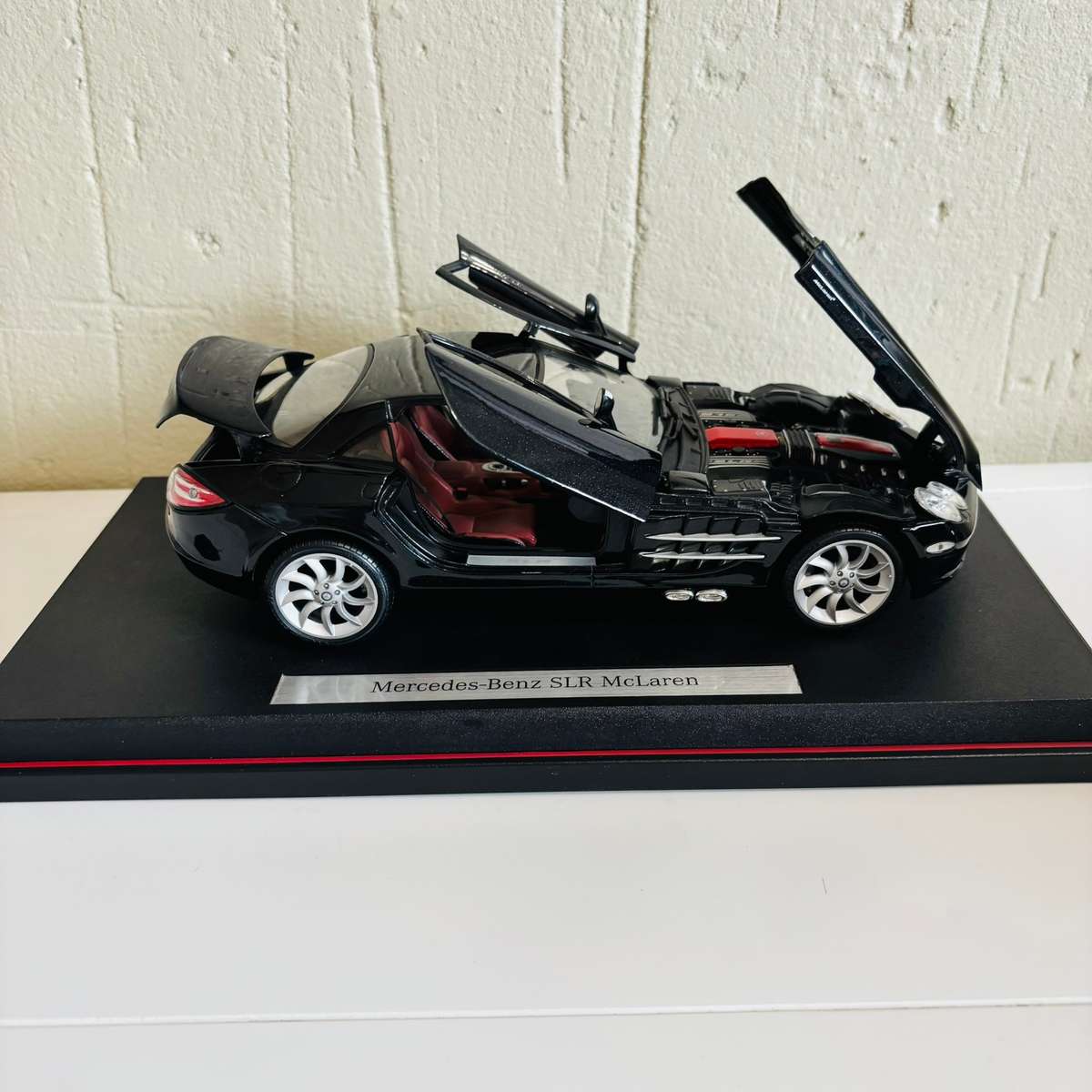 Mercedes-Benz  Scale 1:18 SLR McLaren Model Car