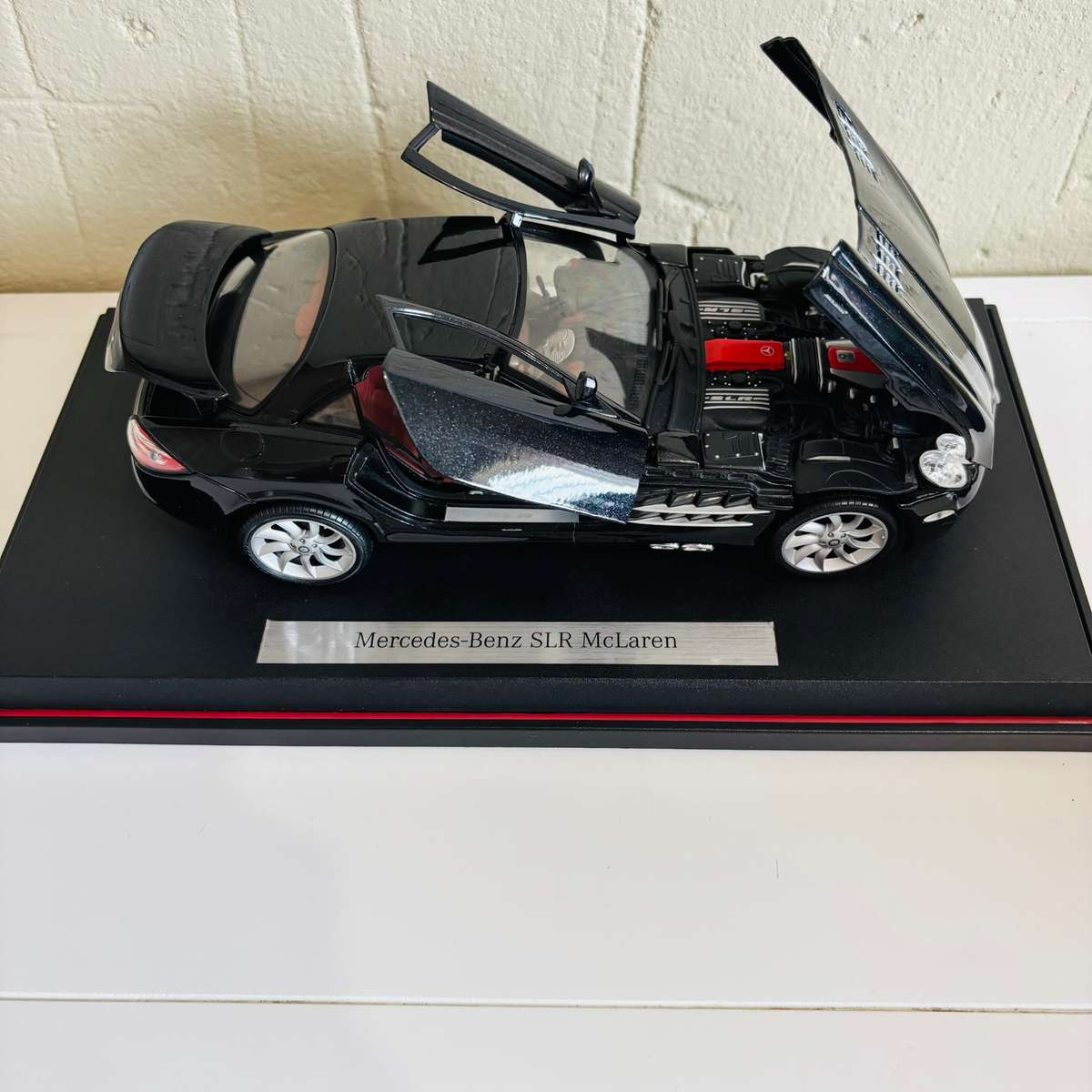 Mercedes-Benz  Scale 1:18 SLR McLaren Model Car