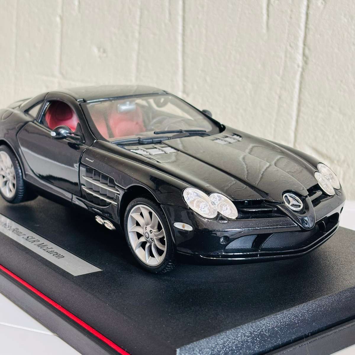 Mercedes-Benz  Scale 1:18 SLR McLaren Model Car