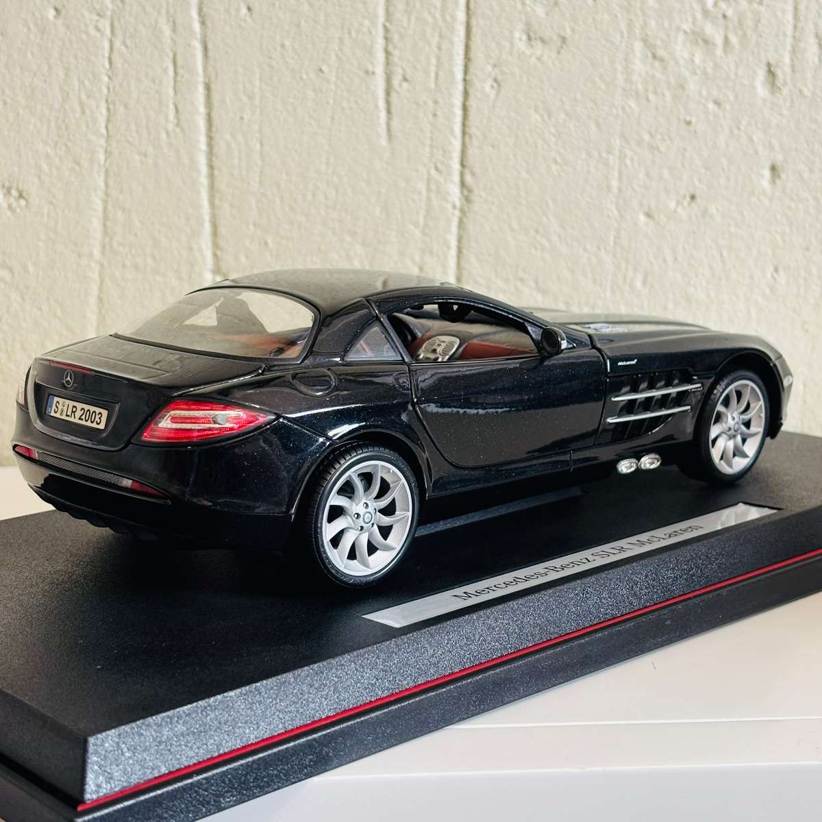 Mercedes-Benz  Scale 1:18 SLR McLaren Model Car
