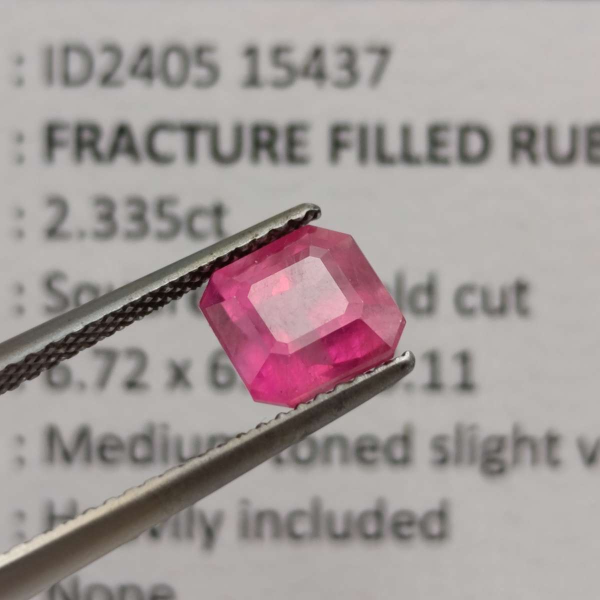 Fracture filled Ruby square emerald cut - 2,34 carat with Gemlab certificate