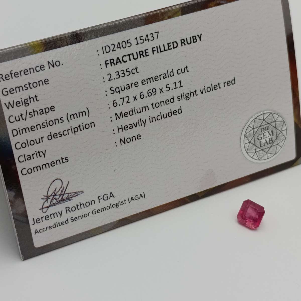 Fracture filled Ruby square emerald cut - 2,34 carat with Gemlab certificate