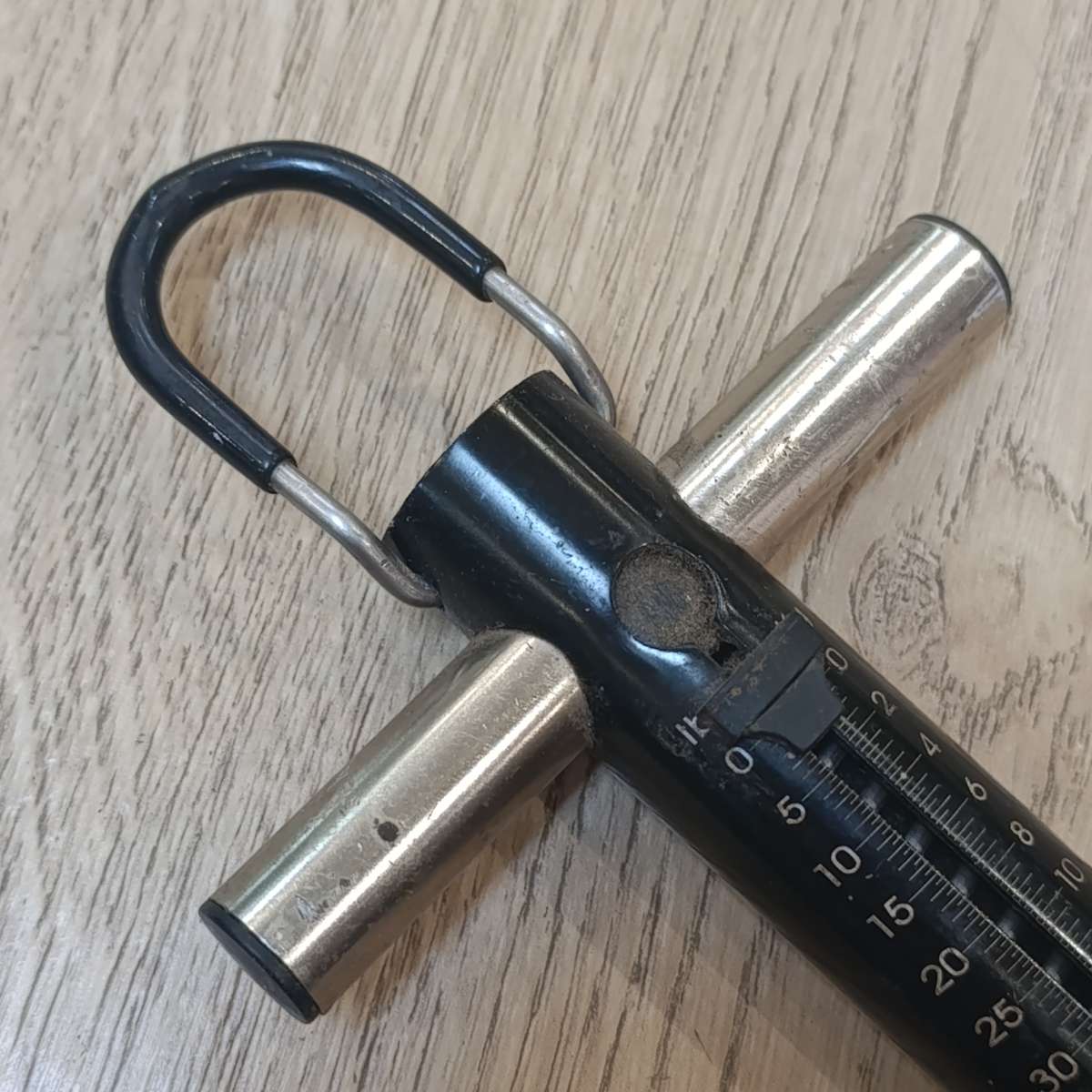 Bandit 22kg fish hanging scale