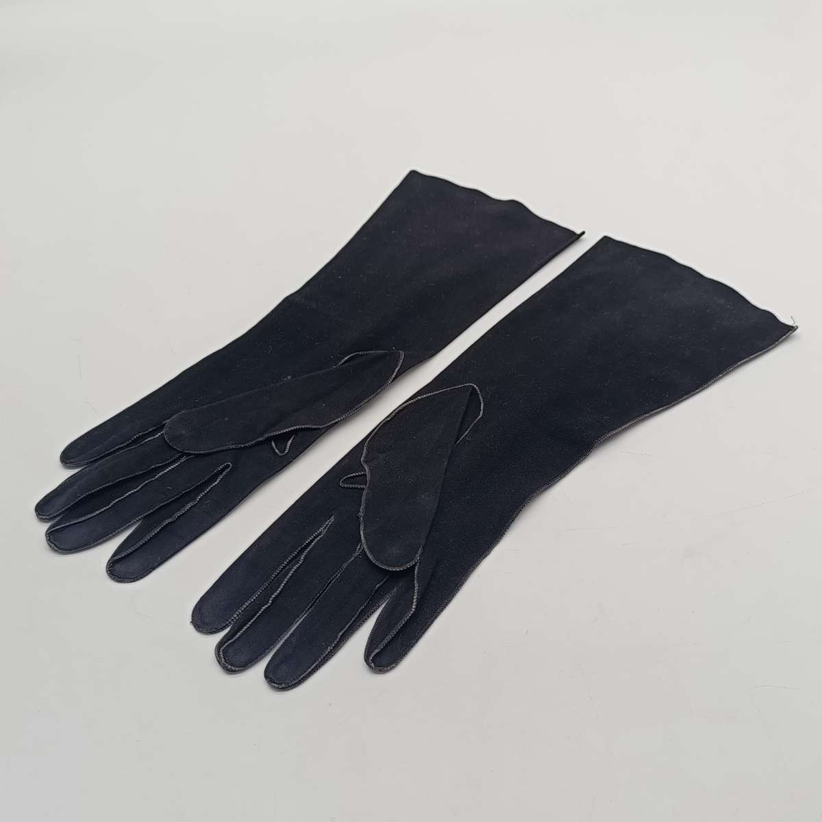 Vintage women's gloves - black colour (as new)