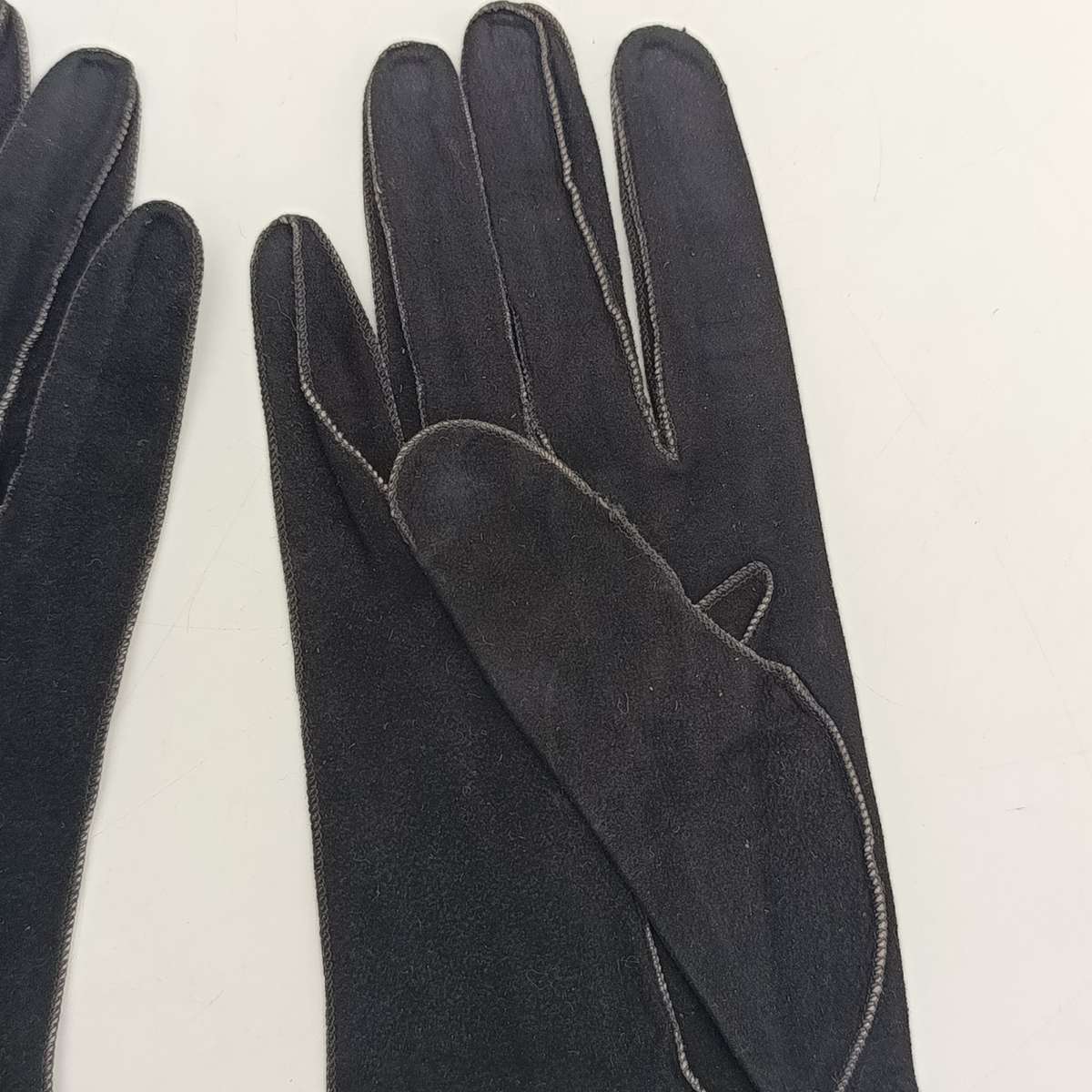 Vintage women's gloves - black colour (as new)