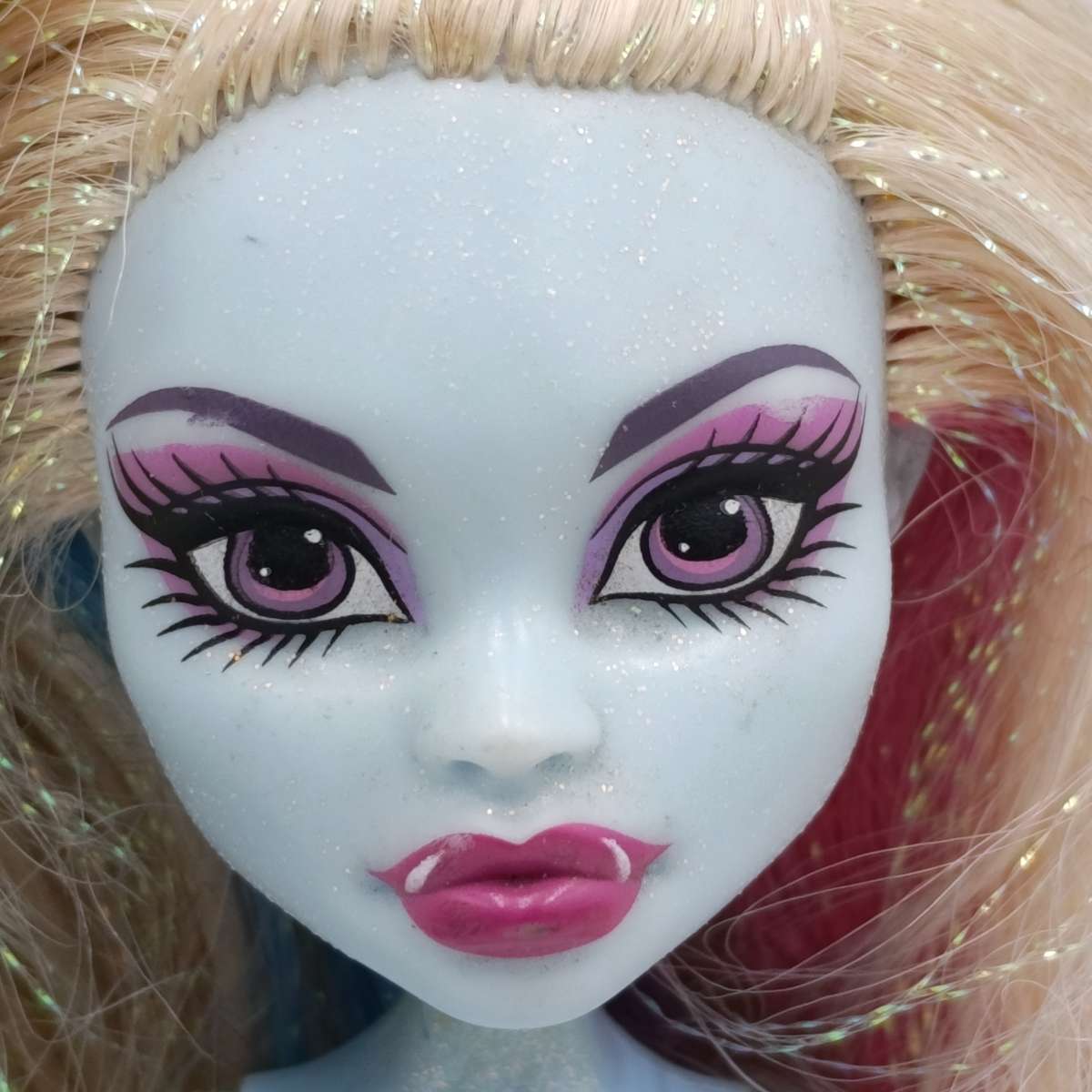 Two Monster High dolls - One doll free (No arm)