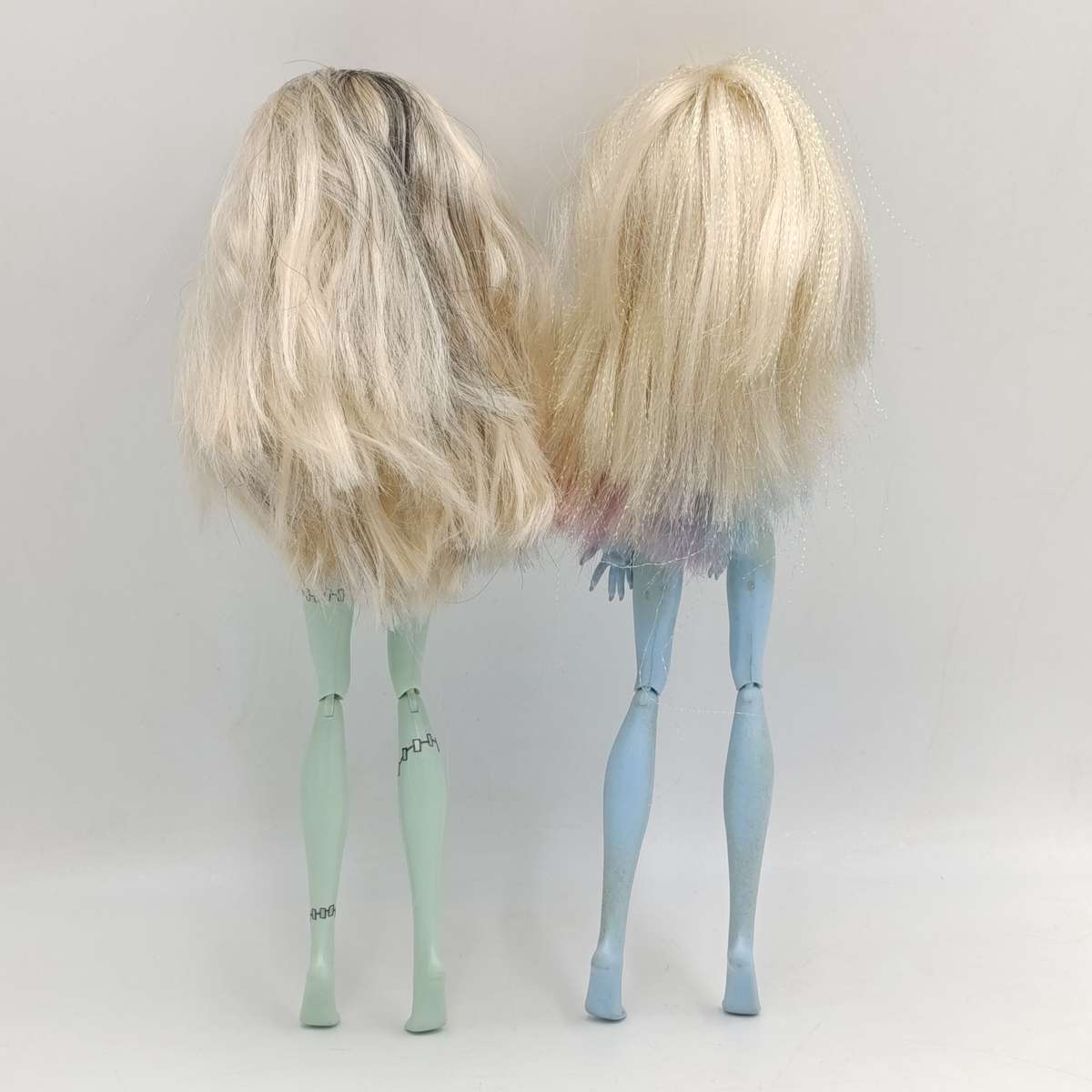 Two Monster High dolls - One doll free (No arm)