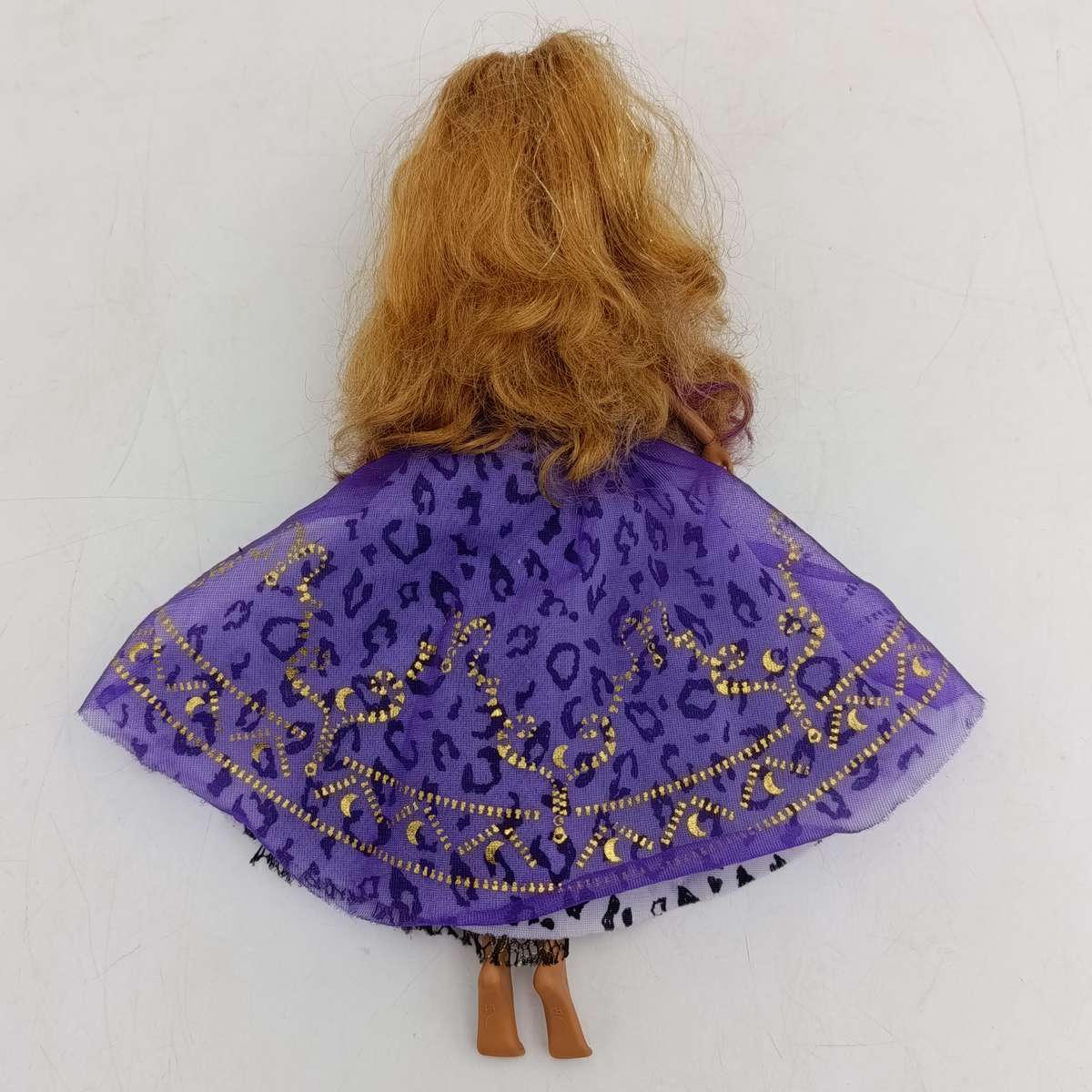 Monster High doll with shoe missing