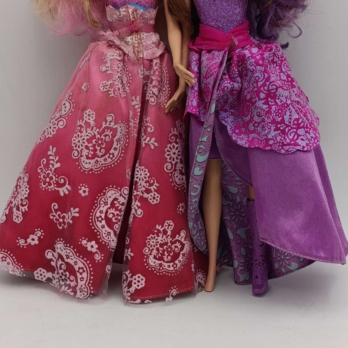 Barbie The princess and the popstar - Tori and Keira - one shoe missing